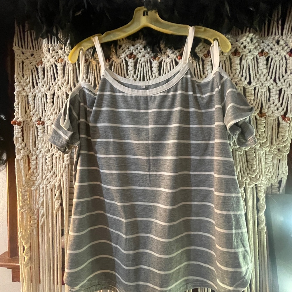 Chic Gray Striped Women's Blouse